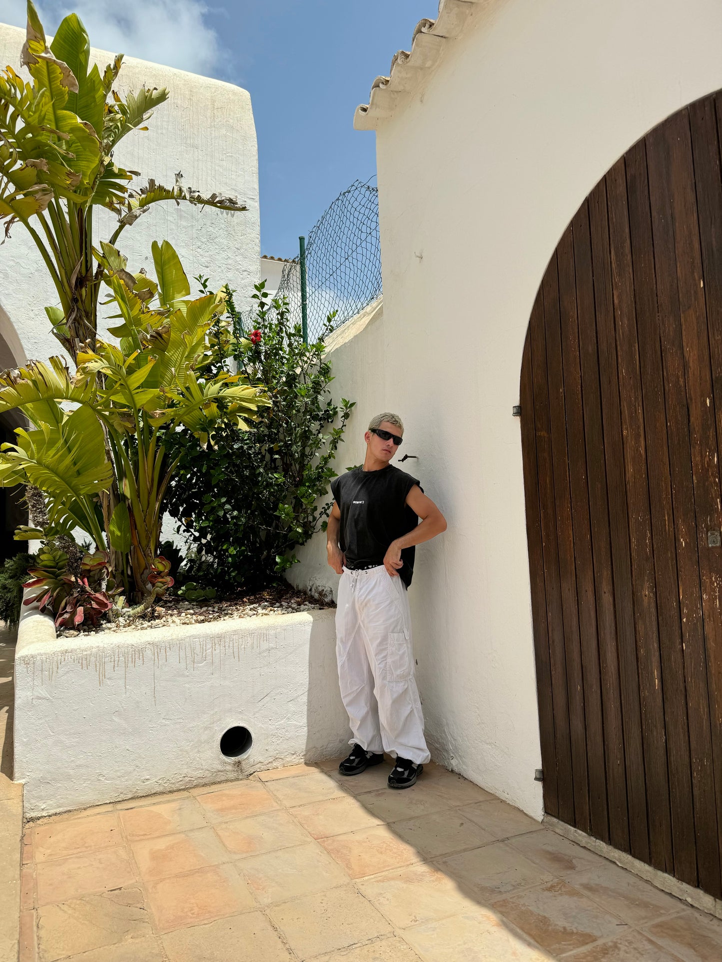 Sleeveless star(t) tee