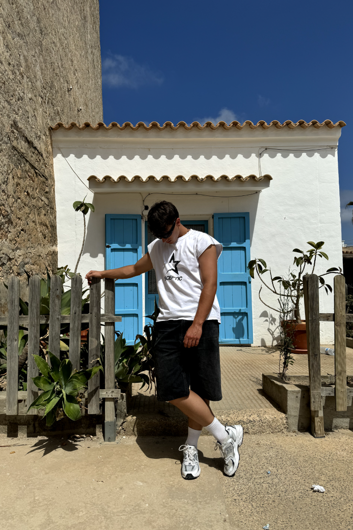 Sleeveless ivory tee